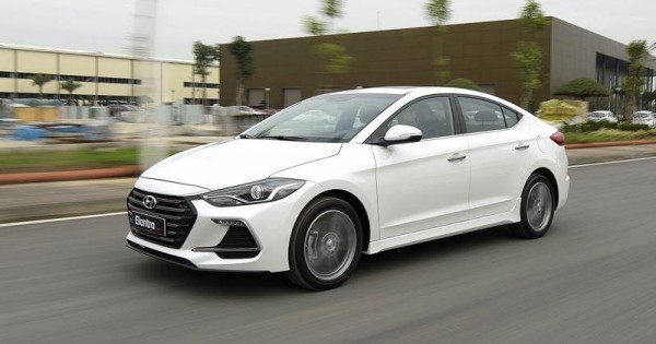 Giá xe ôtô hôm nay 21/12: Hyundai Elantra có giá 555 - 729 triệu đồng