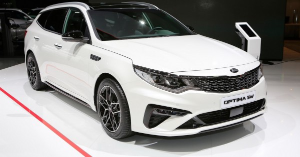 Giá xe ôtô hôm nay 26/12: Kia Optima có giá 789-949 triệu đồng