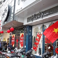 Nhiều hãng thời trang đồng loạt giảm giá