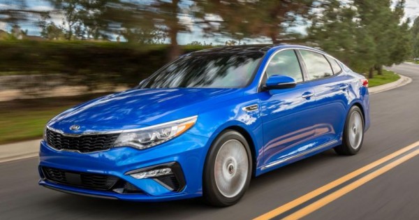 Giá xe ôtô hôm nay 9/1: Kia Optima có giá 789-949 triệu đồng