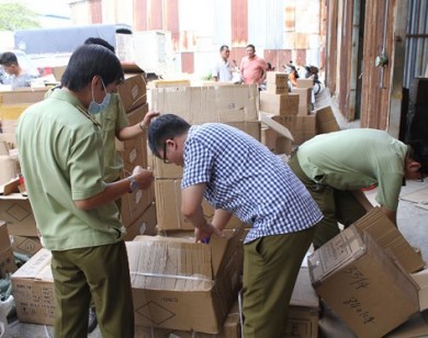 TP Hồ Chí Minh: Phát hiện kho nước hoa, mỹ phẩm giả