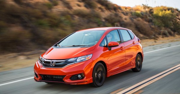 Giá xe ôtô hôm nay 16/1: Honda Jazz có giá 544-624 triệu đồng