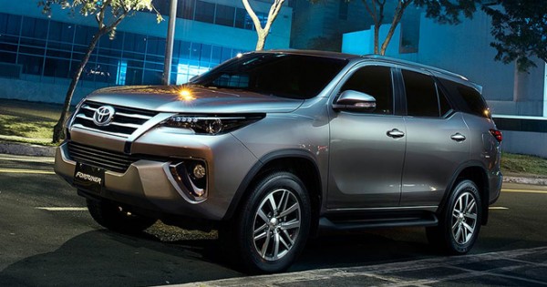 Giá xe ôtô hôm nay 21/1: Toyota Fortuner có giá 1,026 - 1,354 tỷ đồng