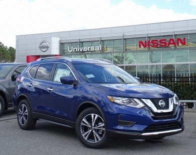 Giá xe ôtô hôm nay 1/2: Nissan X-Trail giảm 20-39 triệu đồng