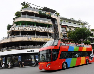 Bus 2 tầng city tour Hà Nội vẫn hoạt động xuyên Tết Nguyên đán