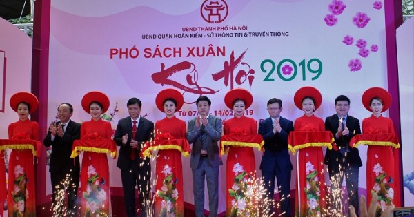 Hà Nội: Tưng bừng khai mạc phố sách xuân Kỷ Hợi 2019