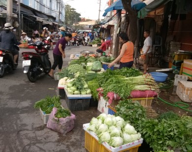 Thị trường mùng 5 Tết: Giá thực phẩm tăng 'chóng mặt'