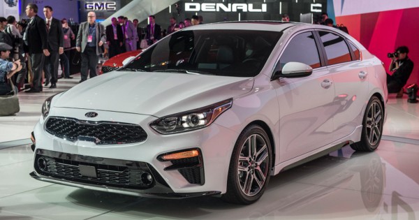 Giá xe ôtô hôm nay 13/2: Kia Cerato có giá 559-675 triệu đồng