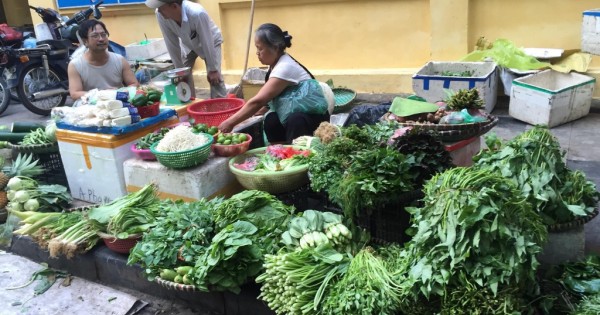 TP Hồ Chí Minh: Giá rau củ nhanh chóng hạ nhiệt sau Tết