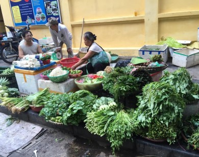 TP Hồ Chí Minh: Giá rau củ nhanh chóng hạ nhiệt sau Tết