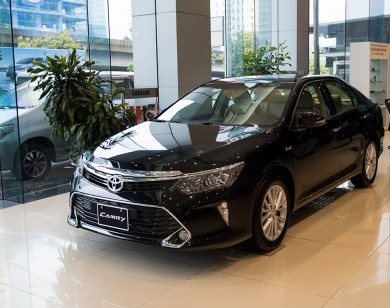 Giá xe ôtô hôm nay 14/2: Toyota Camry có giá 997-1,302 tỷ đồng