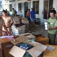 Bắt giữ hàng trăm thùng mỹ phẩm, tân dược không rõ nguồn gốc