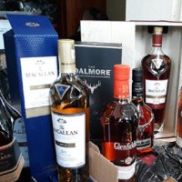 Bắt giữ xe tải vận chuyển hơn 1.000 chai rượu không rõ nguồn gốc