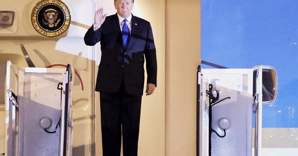 Tổng thống Hoa Kỳ Donald Trump về đến khách sạn Marriott