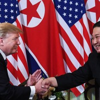 Hai nhà lãnh đạo Trump - Kim nói gì trong 20 phút đầu gặp mặt tại Hà Nội?