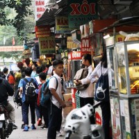 [Ảnh] Thực phẩm bẩn bủa vây cổng trường học