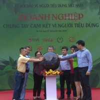 Lễ phát động chương trình 'Doanh nghiệp cam kết vì người tiêu dùng'