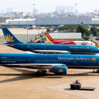 Khan hàng, sốt giá vé máy bay dịp nghỉ lễ 30/4 và 1/5