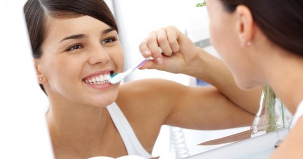 4 cách giúp bạn làm trắng răng tại nhà