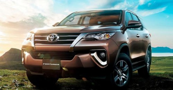 Giá xe ôtô hôm nay 22/4: Toyota Fortuner có giá 1,026 - 1,354 tỷ đồng