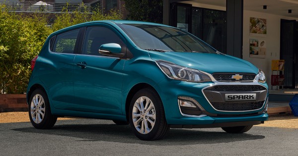 Giá xe ôtô hôm nay 2/5: Chevrolet Spark có giá 299-389 triệu đồng