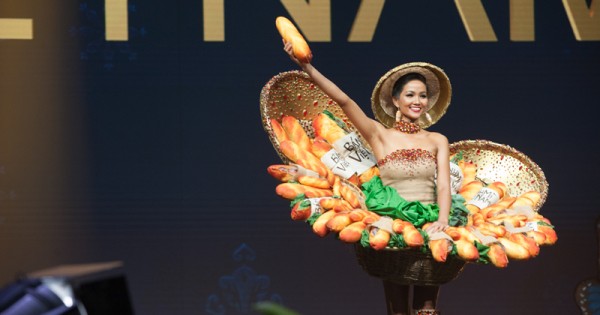 H’Hen Niê làm giám khảo tìm trang phục kế nhiệm Bánh mì tại Miss Universe 2019