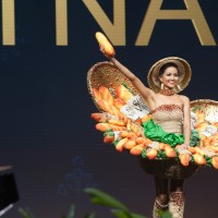 H’Hen Niê làm giám khảo tìm trang phục kế nhiệm Bánh mì tại Miss Universe 2019