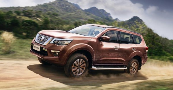 Giá xe ôtô hôm nay 8/5: Nissan Terra giảm 28 triệu đồng