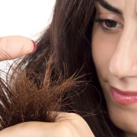 Khắc phục tình trạng tóc chẻ ngọn đơn giản