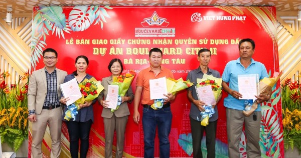 Việt Hưng Phát trao hàng trăm sổ hồng cho khách hàng của dự án Boulevard City Bà Rịa – Vũng Tàu