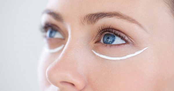 Sai lầm khi sử dụng kem dưỡng mắt