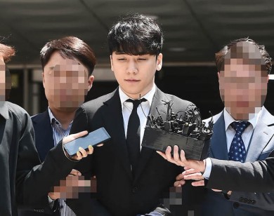 Seungri bị chuyển sang cho công tố với 7 cáo buộc hình sự