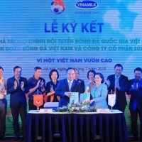 Vinamilk tài trợ chính cho các đội tuyển bóng đá quốc gia Việt Nam