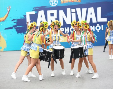 [Ảnh] Rực rỡ Carnival đường phố Hà Nội kỷ niệm 20 năm "Thành phố Vì hòa bình"