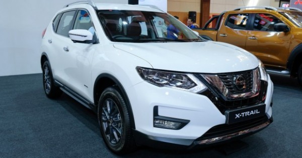 Giá xe ôtô hôm nay 24/7: Nissan X-Trail có giá 941 triệu - 1,023 tỷ đồng