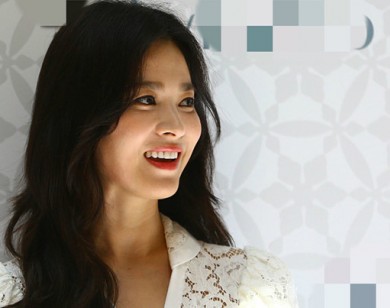 9 tờ báo đưa tin Song Hye Kyo 'thay bồ như thay áo' bị cảnh báo