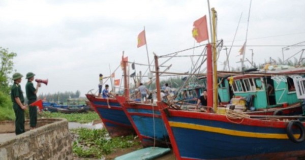 Hàng loạt địa phương 'cấm biển' ứng phó với bão số 3