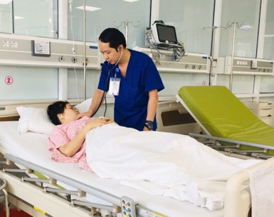 Thai phụ mang thai đôi bị vỡ tử cung