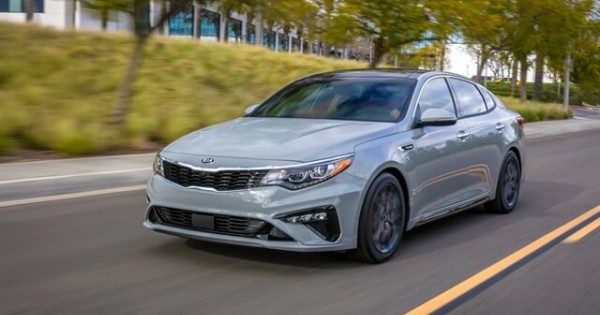 Giá xe ôtô hôm nay 12/8: Kia Optima có giá 789-969 triệu đồng