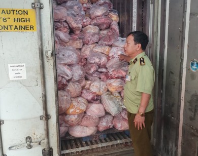 Phát hiện 40 tấn thịt heo, gà hôi thối tại cơ sở làm giò chả