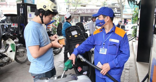 Ngày mai (16/8), giá xăng dầu có thể tiếp tục giảm