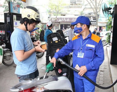 Ngày mai (16/8), giá xăng dầu có thể tiếp tục giảm