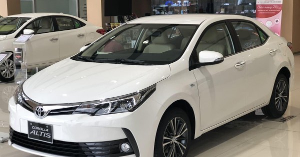 Giá xe ôtô hôm nay 17/8: Toyota Corolla Altis có giá 697-932 triệu đồng