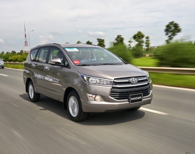 Giá xe ôtô hôm nay 24/8: Toyota Innova có giá 771-971 triệu đồng