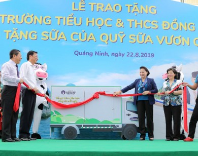 Vinamilk tặng hơn 71.000 ly sữa cho học sinh vùng cao tại Quảng Ninh