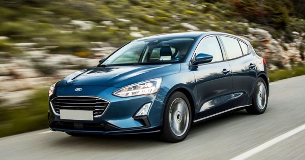 Giá xe ôtô hôm nay 25/8: Ford Focus giảm 20 triệu đồng