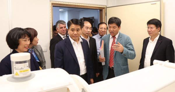 Chủ tịch Nguyễn Đức Chung: Đưa chất lượng khám chữa bệnh ngành y tế Hà Nội ngày càng tốt hơn