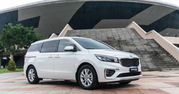 Giá xe ôtô hôm nay 30/8: Kia Sedona giảm 60 triệu đồng