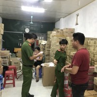 Liên tiếp bắt giữ số lượng lớn bánh Trung thu không rõ nguồn gốc
