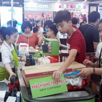 Ngày nghỉ lễ 2/9 siêu thị đông nghẹt người mua sắm
